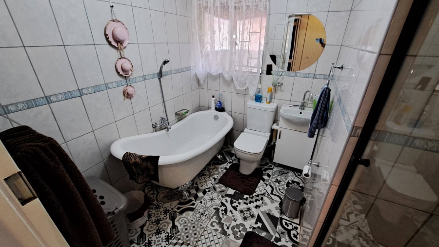 3 Bedroom Property for Sale in Lourierpark Free State